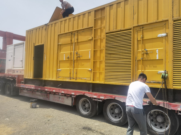 潘集除了负载情况和发动机维护，还有哪些因素会影响 200kw 柴油发电机的油耗？